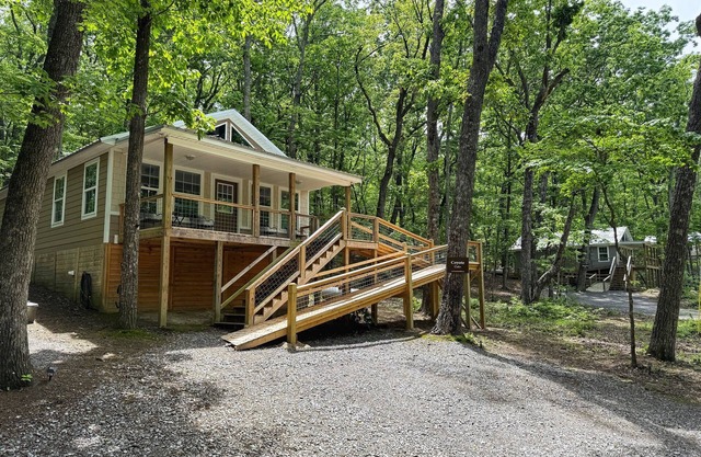 Two Cabins on 92 acres beside DeSoto State Park | Fast Wi-Fi | Dog Friendly