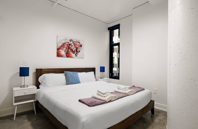 TWO CozySuites NLG - Modern condo 01 and 11