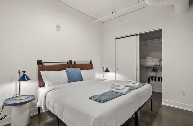 TWO CozySuites NLG - Modern condo 23 & 24