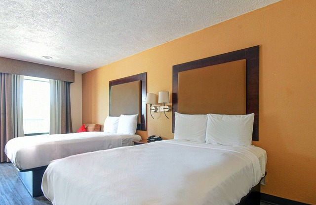 Two Double Beds at Scottish Inns Shenandoah Woodlands Mall, Free Parking