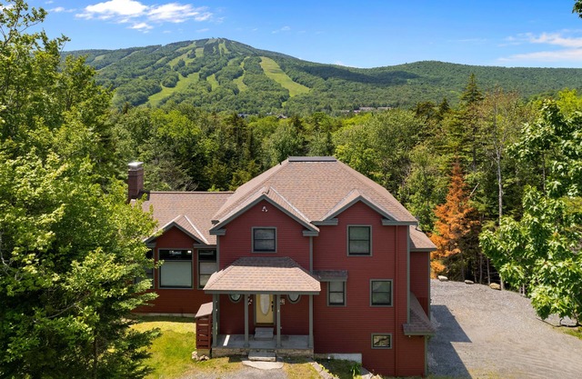 Two minutes to Mount Snow, home sleeps up to ten!