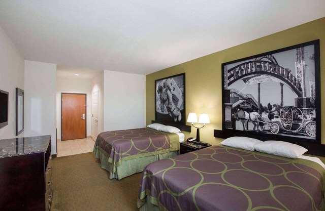 Two Queen Beds Room, Scottish Inns, Guest Laundry, Complimentary Parking