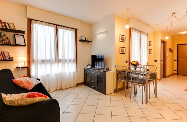 Two-room apartment with garage and lift between the station and the center