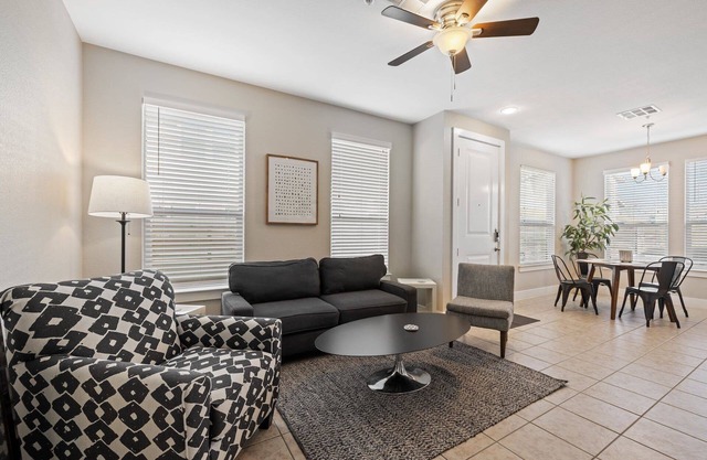 Two Step Inn Fest Stay - Cozy & Budget Friendly 3BR with a Private Yard