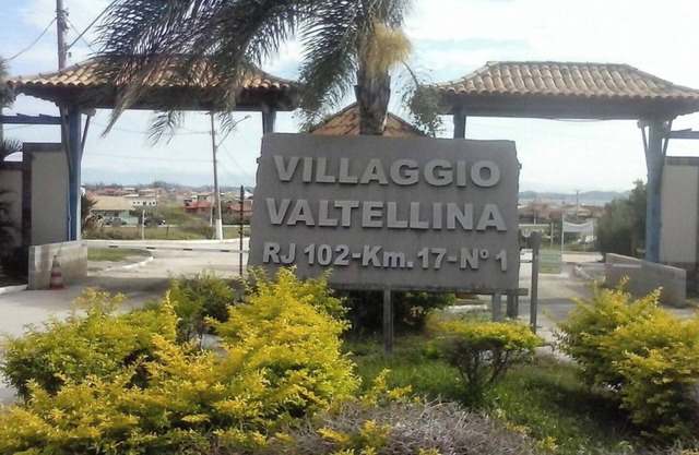 Two-story house with swimming pool in Cond. Villaggio Valtellina Arraial do Cabo