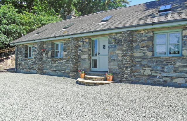 Ty Hir Bwlch Gwyn Farm Equestrian Centre