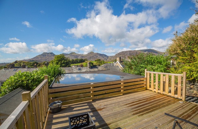 Ty Manod - Three Bedroom House, Sleeps 4