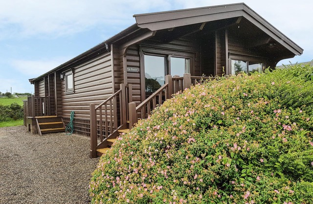 TY PREN, pet friendly, country holiday cottage in St Davids