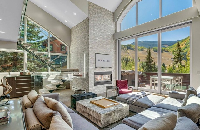 Tyrolean Penthouse in Vail Village - amenities access, walk to everything! Available for NYE!