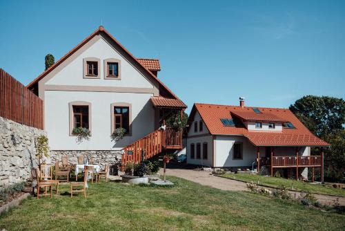 U nás ve lhotě - apartmány/celá chalupa
