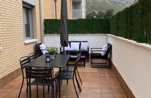 Ubena, Apartamento con Piscina, Playa a 3 km. Llanes a 10 km