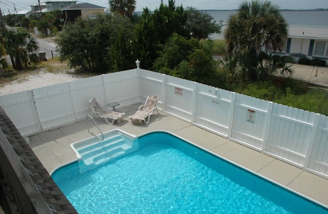 Ultimate Family Home! Game Porch/No Stairs/Pets/Pool/Tesla Charger