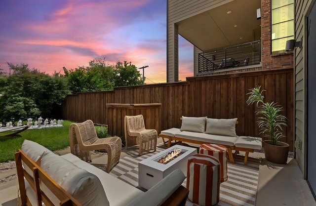 Ultimate Group Getaway - Twin Lofts - Sleeps 20