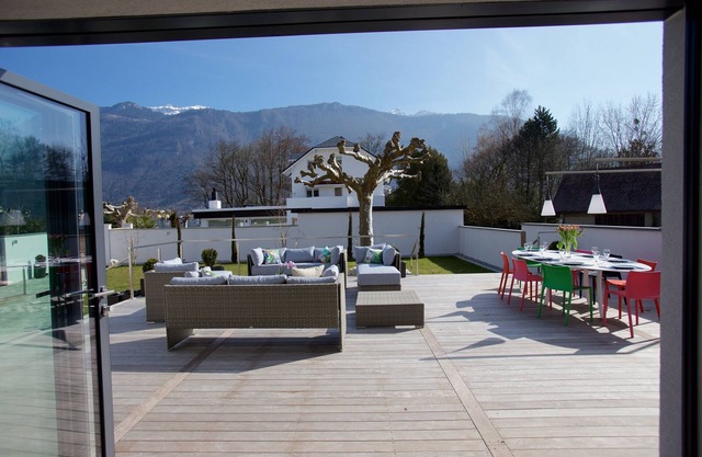 Ultimate Lake front holiday rental 7Bed 5* 16 Guest Lac Annecy Lake Alps views