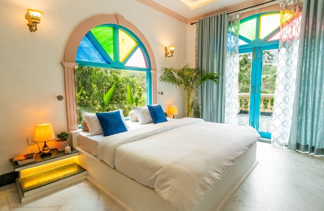 Ultimate Luxury with Infinity Pool & Private Ghat