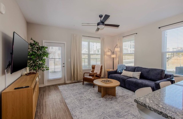 Ultimate Retreat |2BR Sleeps 6|Gym|Min to Downtown