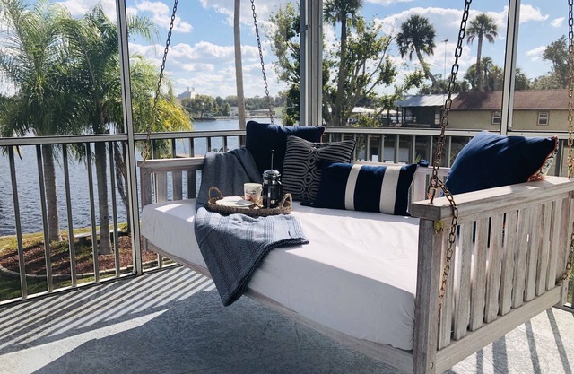 Ultra-Clean, Spacious and Secluded - 5 Star Rated Waterfront Home in Homosassa.