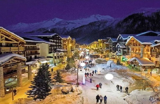 ULTRA-LUXURY SAVOYARD SKI CHALET IN VAL D'ISERE