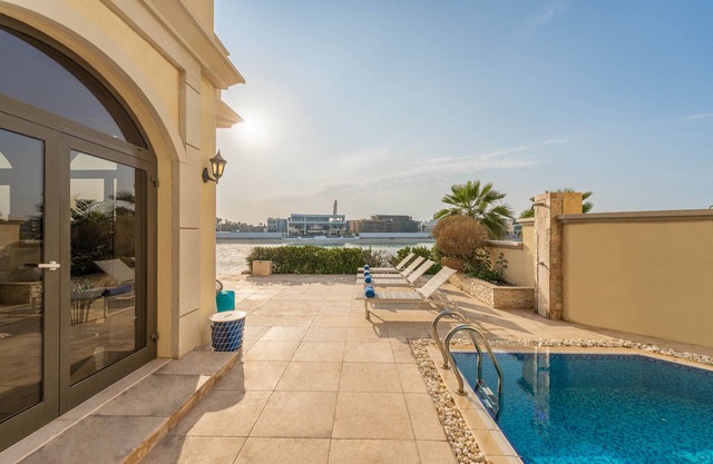 Ultra-Luxury Villa w/Private Pool & Beach on Palm