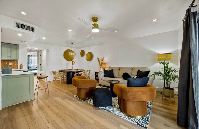 Ultra-Modern Luxe Palm Beach–Inspired Condo | Pool |Girls Getaway