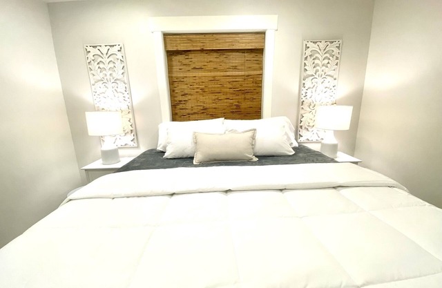 Ultra Modern Superior Suite-Free Breakfast&Dinner