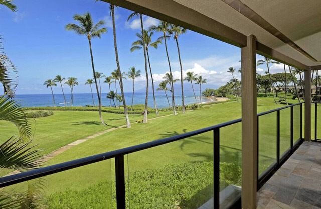 Ulua Beach Premier 2-Bedroom Oceanfront Unit.Unobstructed Ocean Views!