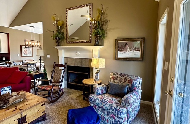 Unforgetable Large 2BR/2Bath, with lake access on Lake Ouachita and lake view