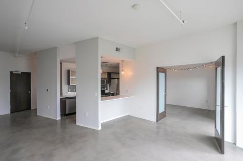 Unfurnished Condo Amazing Layout w Balcony & Storage 30 day minimum