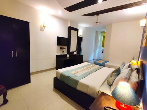 UNI-STAR hOTEL