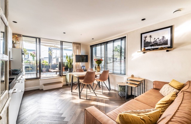 Unieke en Moderne Water Villa in de Buurt van Schiphol en Amsterdam