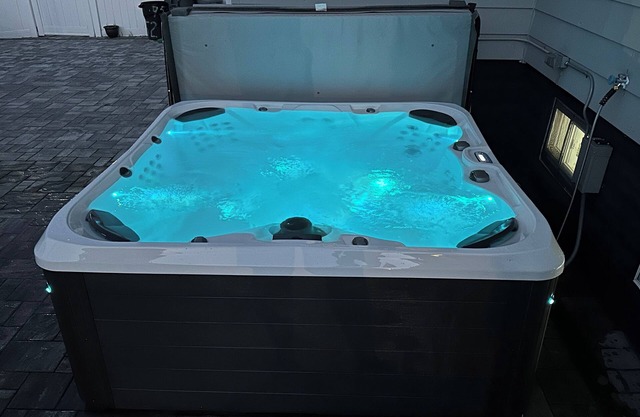 Union Oasis: Hot Tub, Grill, Gym, Games, Massage chair