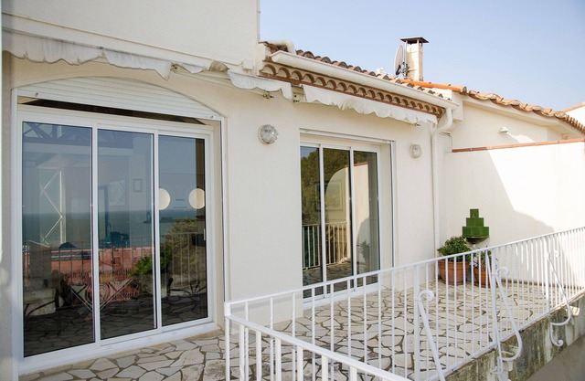 Unique 3-bd house w/lovely Mediterranean view, walk to shops, restaurants, beach