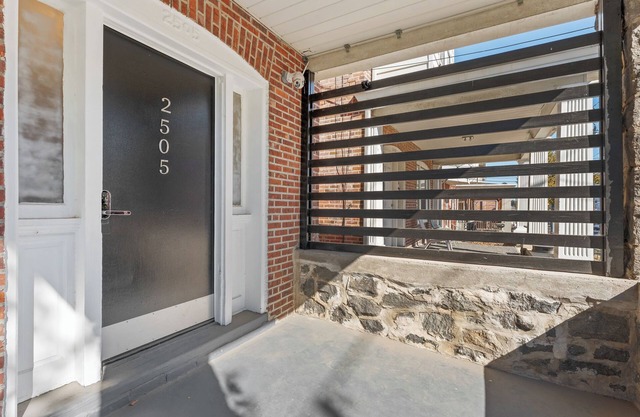 Unique 5-bedroom private house in Wilmington perfect for long term stays