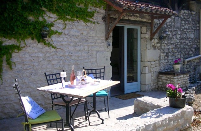 Unique gite, original beams, rural charm, pool.nn