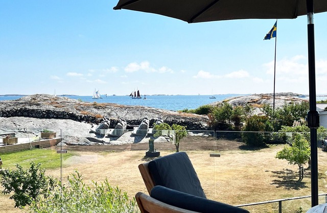 Unique holiday accommodation on Långholmen in Gothenburg's western archipelago | SE08071