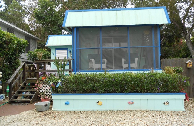 Unique Houseboat On Dry Lot Perfect Romantic Getaway Or Family Friendly & Pet OK