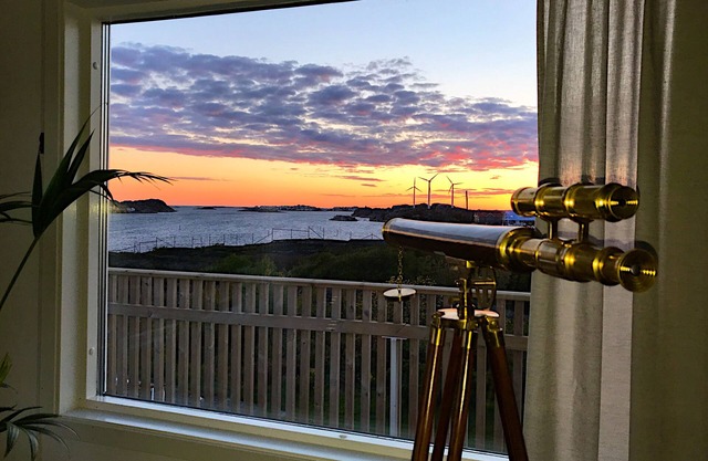 Unique location and wonderful sea view in Rönnäng, Tjörn!