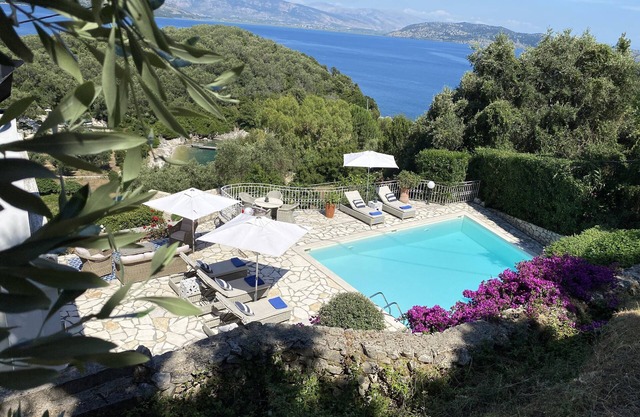 Unique location with stunning views. Walkable to Kalami & Agni with heated pool