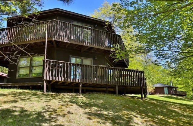 Unique Octagon Treehouse w/Private Jacuzzi
