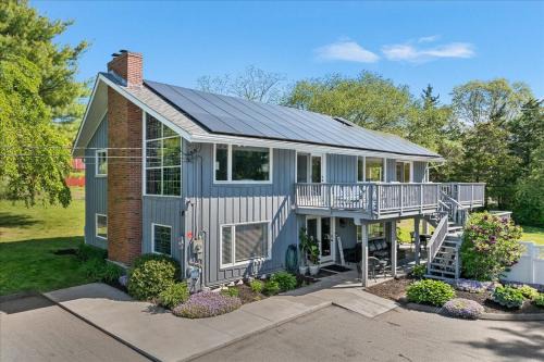 Unique Retreat with Private Patio, 4 King Beds and BBQ