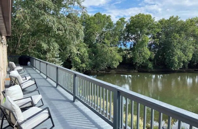 Unique River House on The Potomac - with Hot Tub