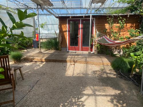 Unique Tiny House close to Ams Airport with Hottub