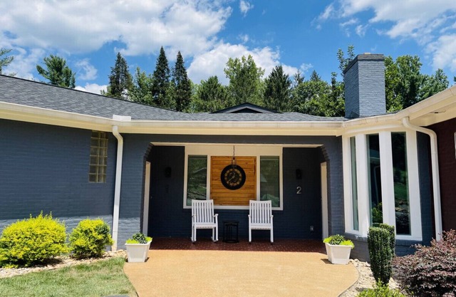 Unit 1 Expansive Luxury Suite for up to 4 Persons