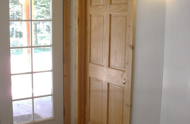 Unit 17 Jetted Tub Suite yards from Henry's Lake , 15 minutes to Yellowstone