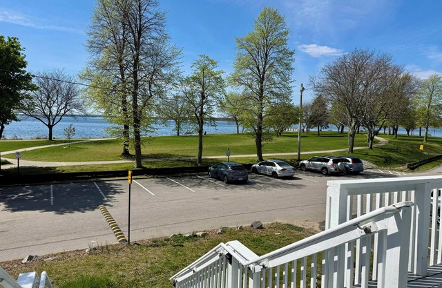 Unobstructed Beachfront Views in this 4-bed, 2 bathroom house in Riverside