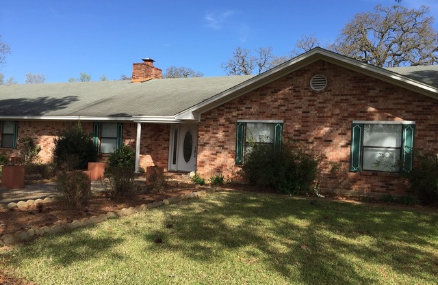 Unplug at a 4BR-3BA 5400 sq foot vintage '70s house on working cattle ranch