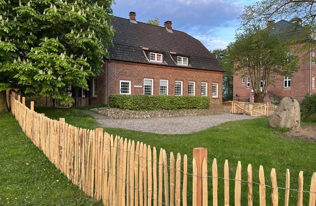 Unter Parkbäumen mit Kamin, Eingezäuntem Garten und Sauna: Unsere Alte Meierei Gut Priesholz