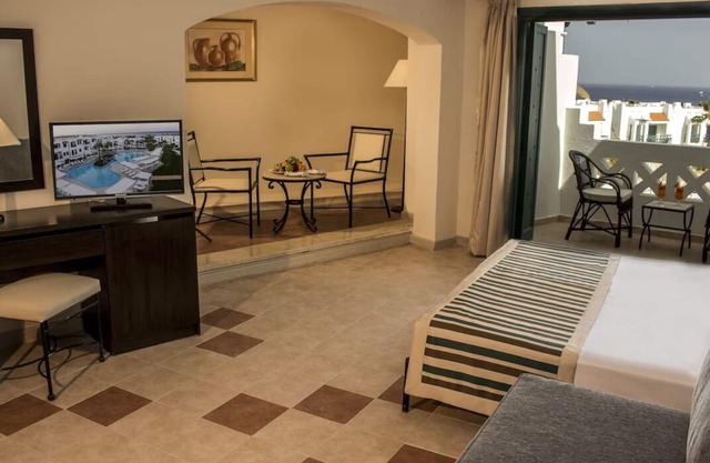 Unwind in a Stylish Room Near the Red Sea - Ideal for Water Sports Enthusiasts
