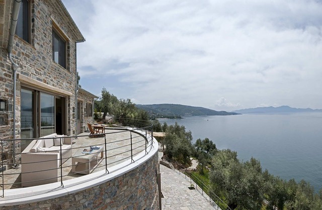 Unwind Estate: Beachfront Luxury. Intimacy & privacy