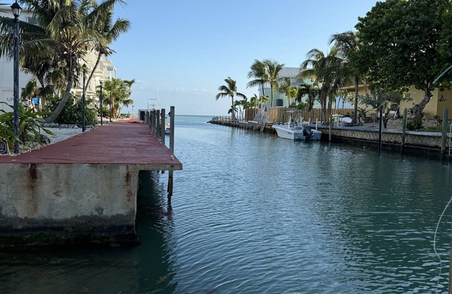 Updated 1 bedroom/1 bathroom canal front duplex